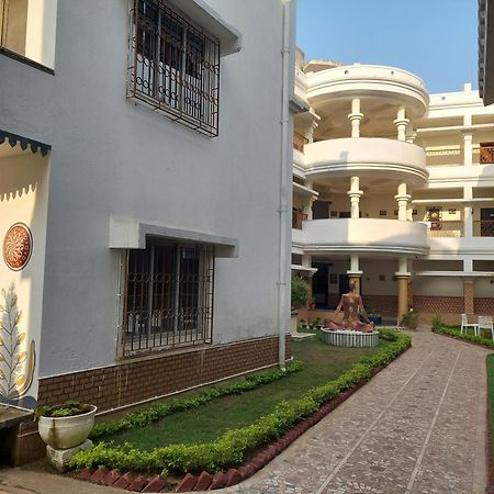 Hotel Kolam Shānti Niketan Extérieur photo