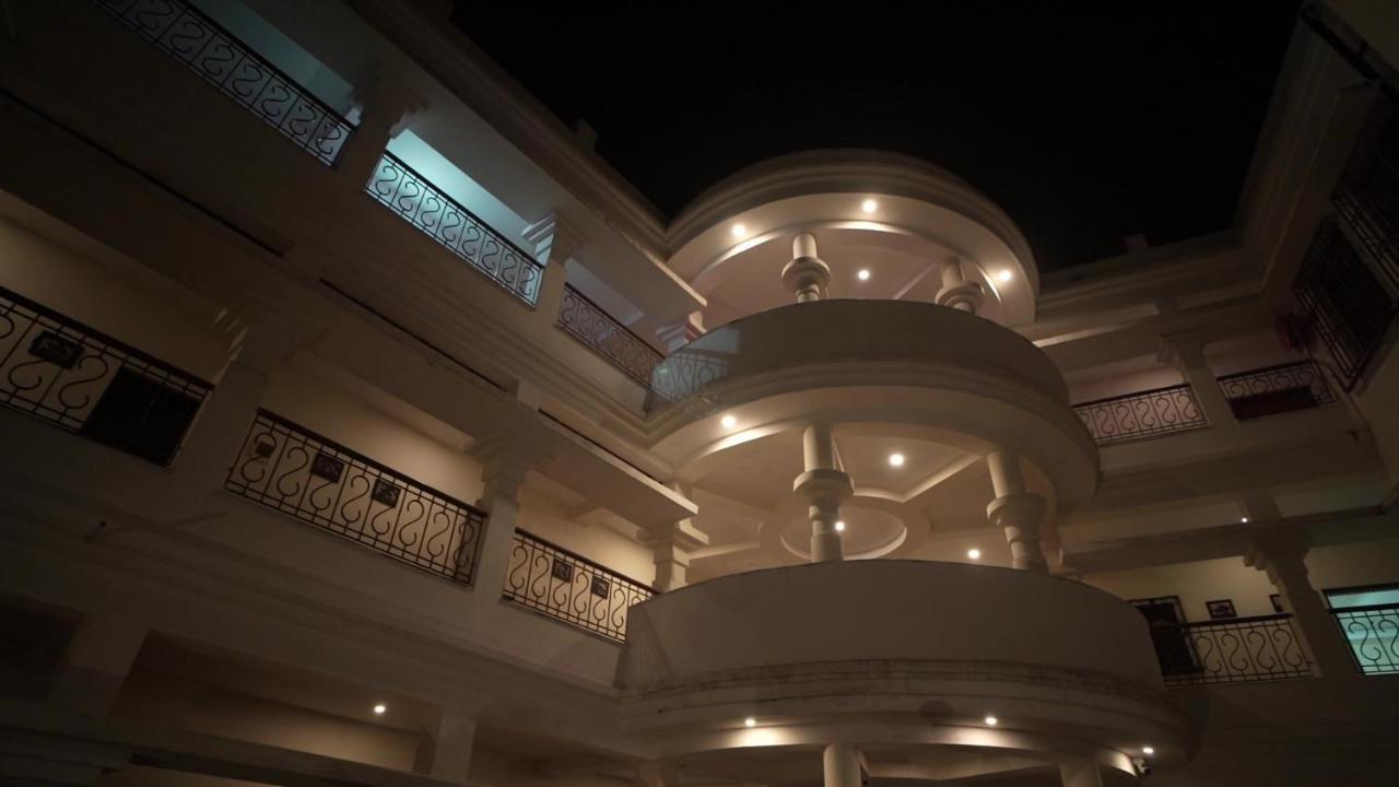 Hotel Kolam Shānti Niketan Extérieur photo