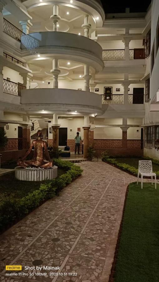 Hotel Kolam Shānti Niketan Extérieur photo