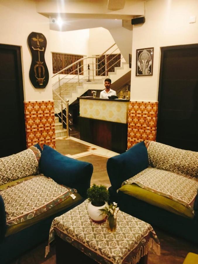 Hotel Kolam Shānti Niketan Extérieur photo