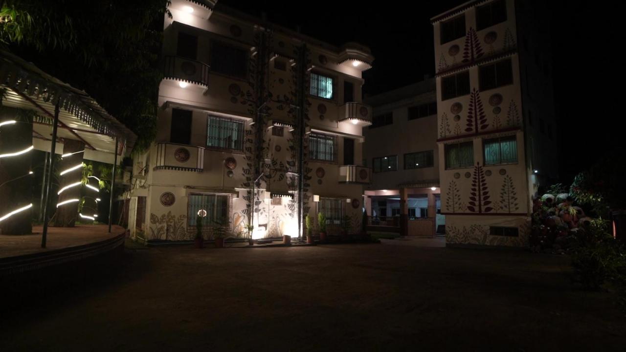 Hotel Kolam Shānti Niketan Extérieur photo
