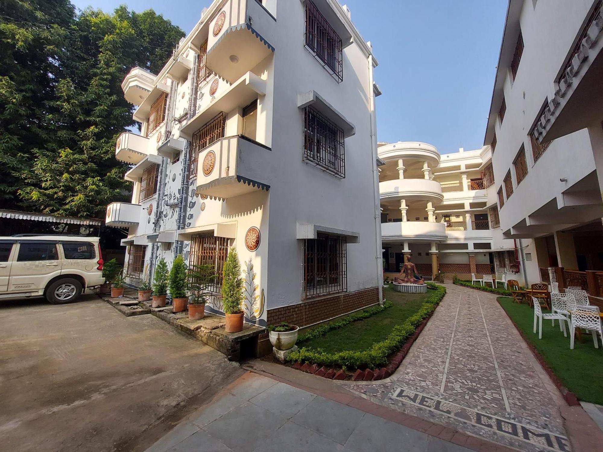 Hotel Kolam Shānti Niketan Extérieur photo